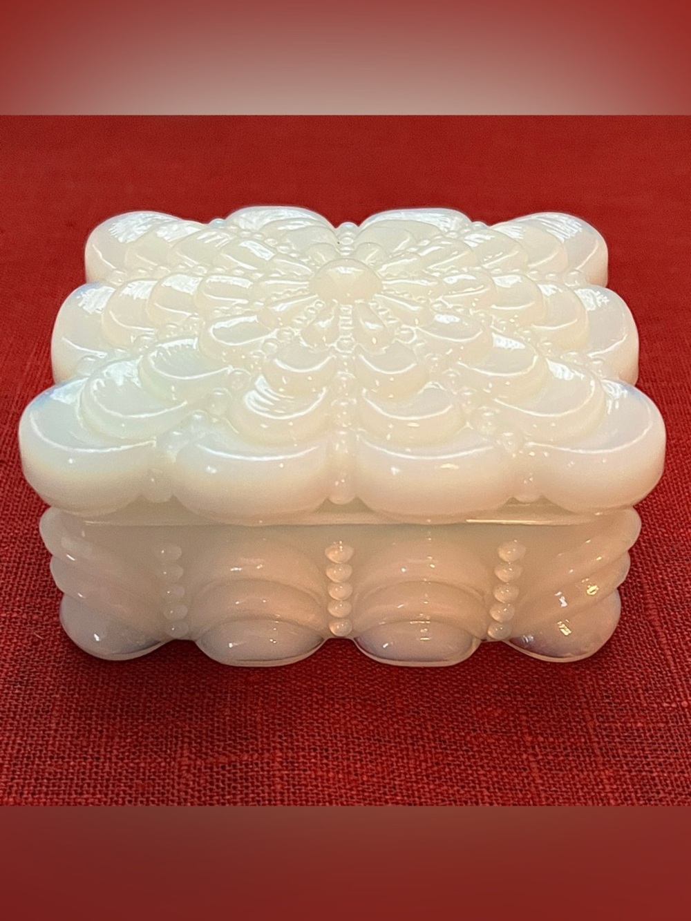 RARE Vtg Westmoreland Beaded Swirl Opalescent Box - INTENSE UV GLOW